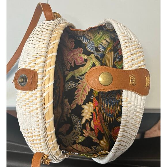 Round Wicker Star Bag with Floral Interior - Picture 5 of 11